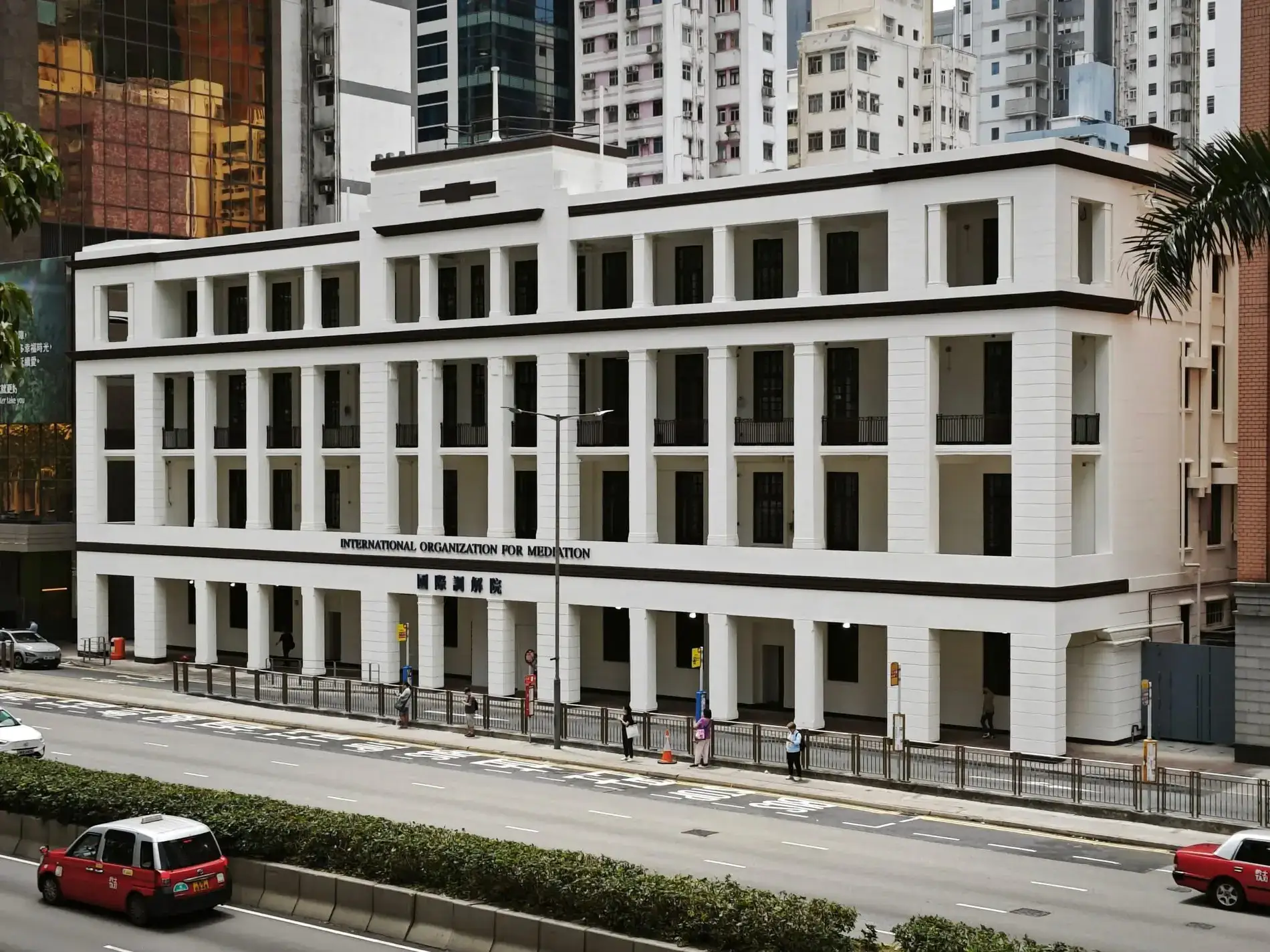 灣仔告士打道123號：外牆工程施工現場